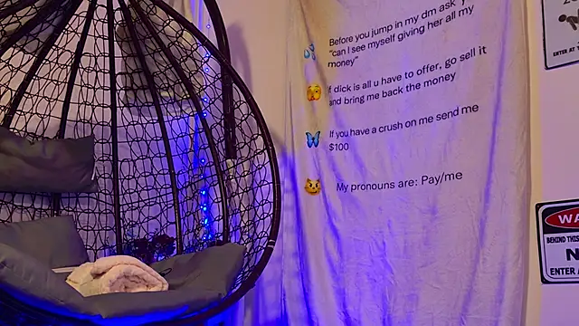 AriaVoss online show from April 5, 8:39 pm