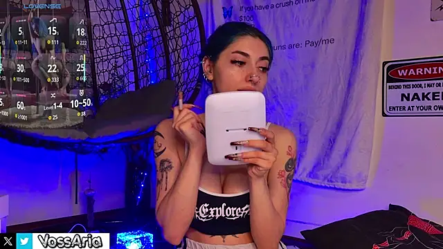 Snapshot of AriaVoss chatting on April 28, 10:04 pm AriaVoss online show from April 28, 10:04 pm