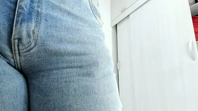 Snapshot of Amelia_Debora_Antonella chatting on February 3, 2:11 pm Amelia Debora Antonella online show from February 3, 2:11 pm