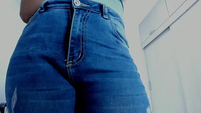 Snapshot of Amelia_Debora_Antonella chatting on March 2, 1:40 pm Amelia Debora Antonella online show from March 2, 1:40 pm