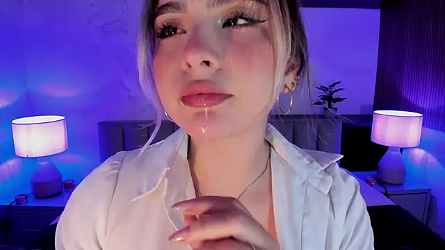 Snapshot of SamantaBone chatting on January 25, 12:17 am SamantaBone online show from January 25, 12:17 am