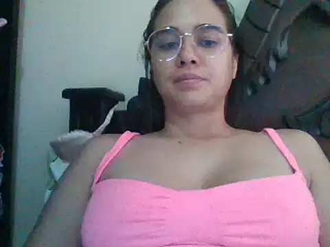 trianabell online show from February 26, 5:39 pm