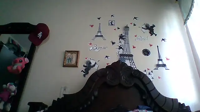 trianabell online show from November 8, 4:18 pm