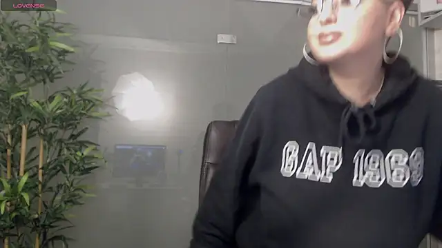 BustyAllyy online show from February 3, 8:46 pm