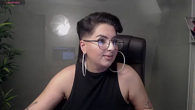 BustyAllyy online show from February 5, 10:01 pm