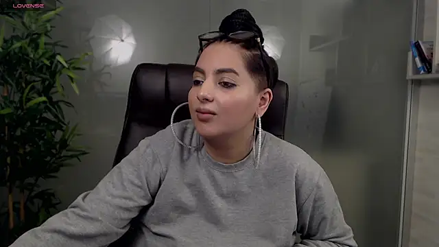 BustyAllyy online show from March 19, 1:43 am