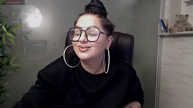 BustyAllyy online show from March 20, 10:18 pm