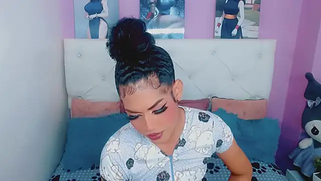 Snapshot of Amanda_bigx chatting on May 15, 1:23 am Amanda bigx online show from May 15, 1:23 am