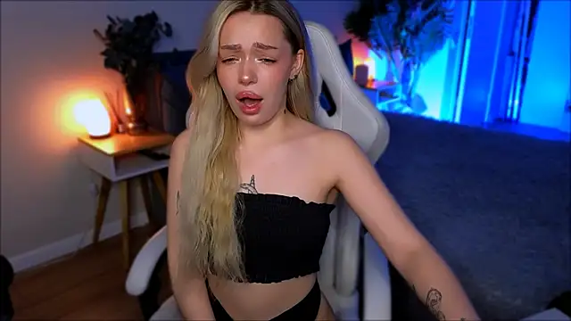 Lily Yin online show from February 20, 6:26 am