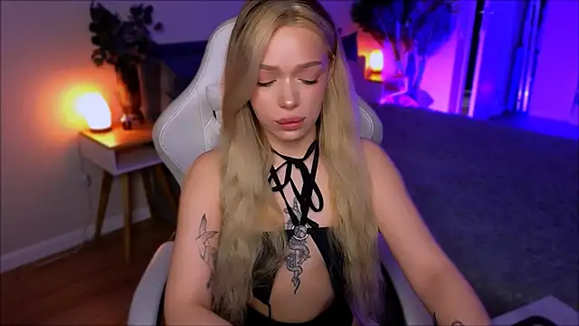 Lily Yin online show from April 5, 6:10 am