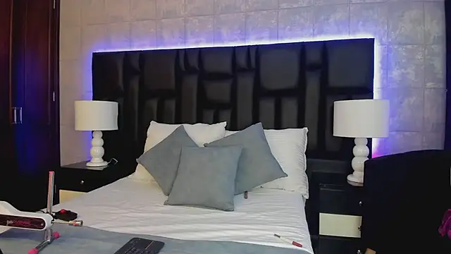 MiaSweeths online show from January 22, 11:45 am