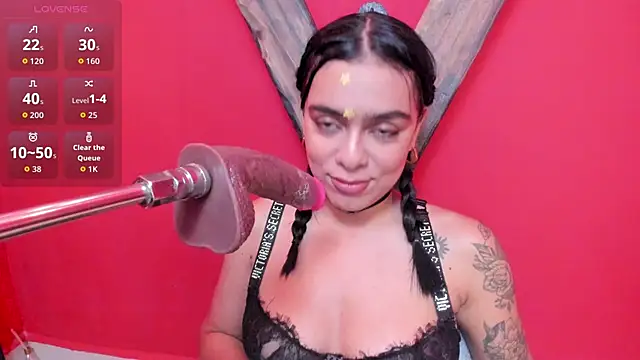 Snapshot of Foxy_Assh_ chatting on May 2, 3:33 am Foxy Assh online show from May 2, 3:33 am
