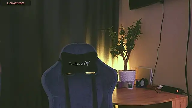 Snapshot of Polusladkoye chatting on February 19, 5:27 am Polusladkoye online show from February 19, 5:27 am