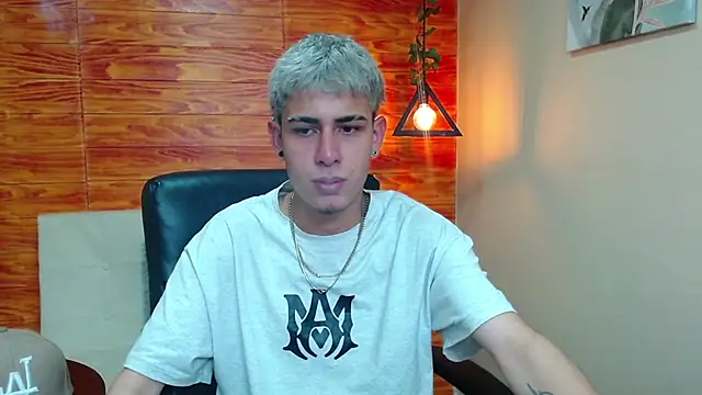 Bastiaan 28 online show from December 25, 12:05 am