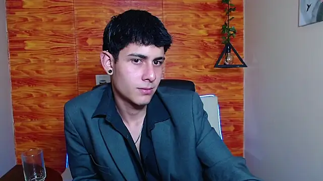 Bastiaan 28 online show from January 18, 6:45 am