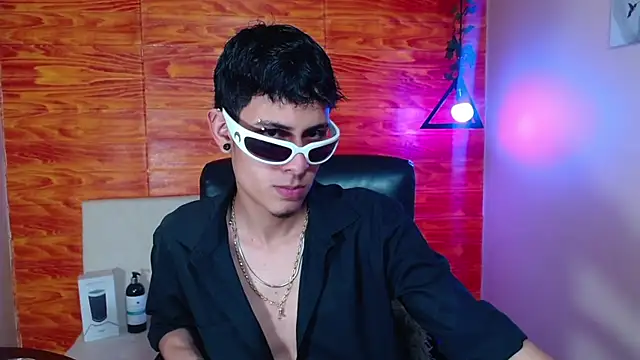 Bastiaan 28 online show from March 20, 6:19 am