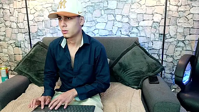 Bastiaan 28 online show from November 21, 4:33 am