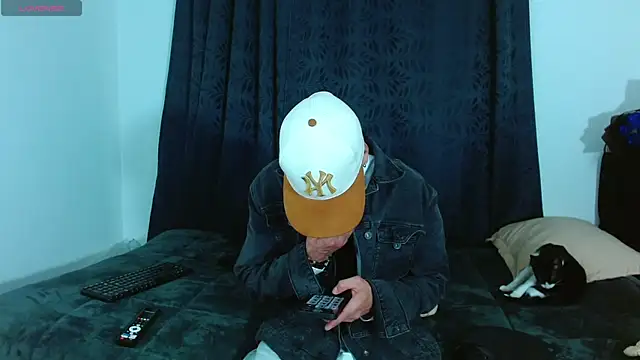 Bastiaan 28 online show from November 28, 1:19 am