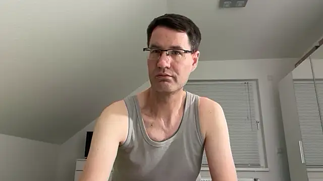 Snapshot of zxzx_cam1 chatting on February 6, 10:57 pm zxzx cam1 online show from February 6, 10:57 pm