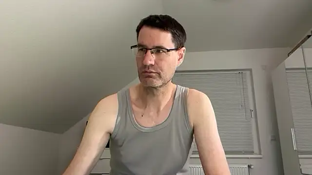 Snapshot of zxzx_cam1 chatting on February 8, 6:00 pm zxzx cam1 online show from February 8, 6:00 pm