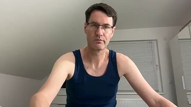 Snapshot of zxzx_cam1 chatting on March 3, 6:36 pm zxzx cam1 online show from March 3, 6:36 pm