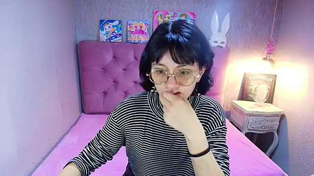 Snapshot of charlottemoonxz chatting on April 21, 6:34 pm charlottemoonxz online show from April 21, 6:34 pm