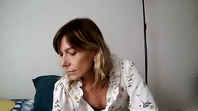 Snapshot of anechka1 chatting on May 2, 8:14 pm anechka1 online show from May 2, 8:14 pm