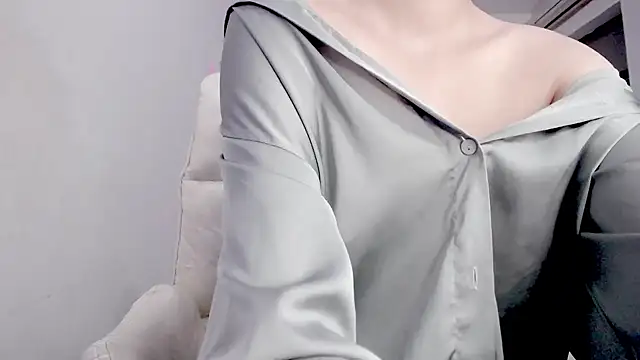 Snapshot of _OMO_ chatting on December 8, 5:55 pm  OMO  online show from December 8, 5:55 pm