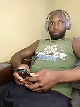 Snapshot of Stallion100 chatting on December 21, 2:26 pm Stallion100 online show from December 21, 2:26 pm