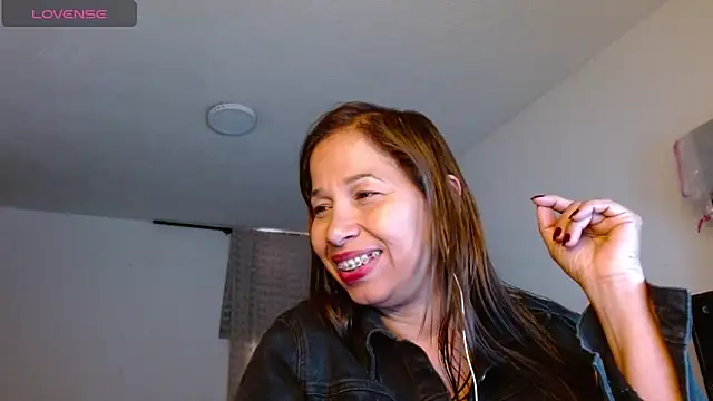 Snapshot of CaroMasha chatting on April 17, 10:46 pm CaroMasha online show from April 17, 10:46 pm