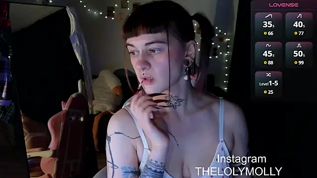 Snapshot of LolyMolli chatting on January 19, 8:09 pm LolyMolli online show from January 19, 8:09 pm