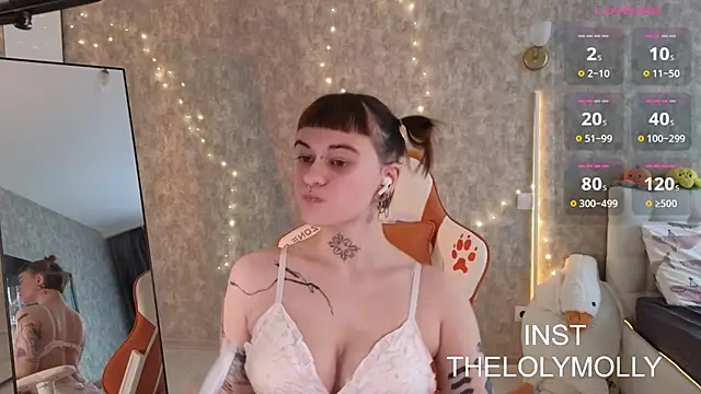 Snapshot of LolyMolli chatting on October 16, 10:05 am LolyMolli online show from October 16, 10:05 am