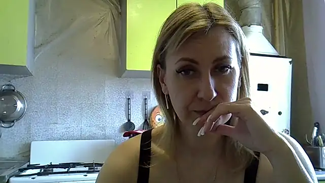 AshleyXHoney online show from March 18, 9:09 am