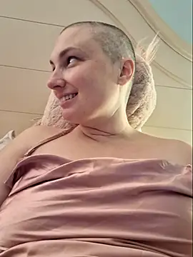 Snapshot of MilfyMrsRobinson chatting on May 3, 12:16 am MilfyMrsRobinson online show from May 3, 12:16 am