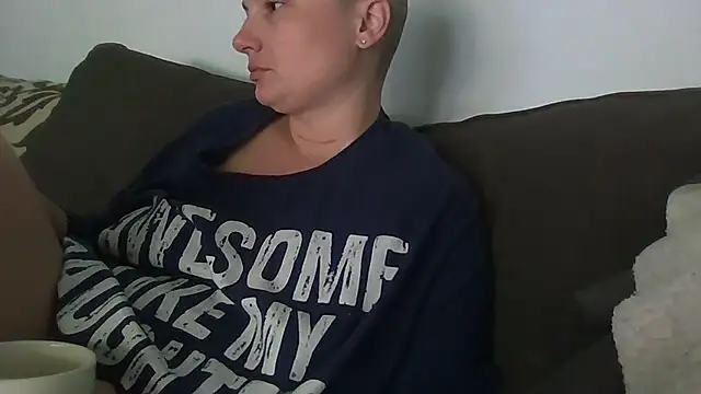 Snapshot of MilfyMrsRobinson chatting on June 1, 1:46 pm MilfyMrsRobinson online show from June 1, 1:46 pm
