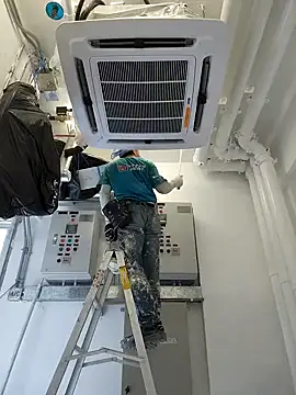 2tomka52052sex online show from January 6, 6:47 am