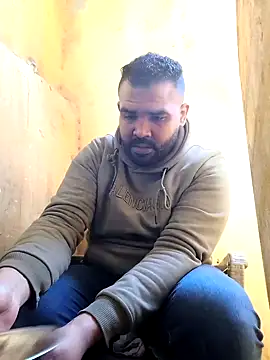 Snapshot of ListedLoin chatting on January 11, 8:11 am ListedLoin online show from January 11, 8:11 am