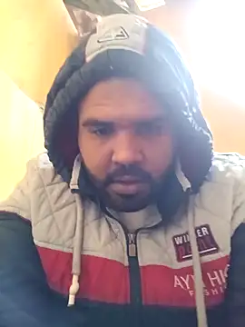 Snapshot of ListedLoin chatting on February 6, 12:05 pm ListedLoin online show from February 6, 12:05 pm