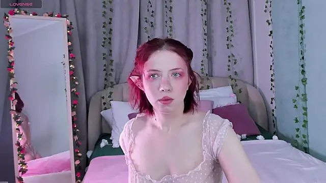 Love is Lola online show from February 8, 1:11 am