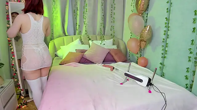 Love is Lola online show from March 9, 1:14 am