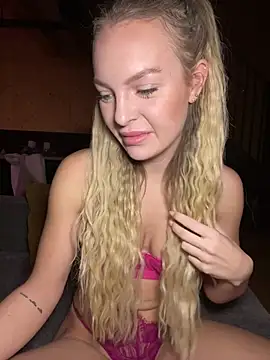 ChiaraVixen online show from December 10, 6:01 am