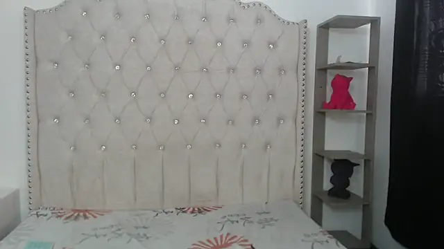 Snapshot of Abril_Squirt chatting on February 3, 8:36 pm Abril Squirt online show from February 3, 8:36 pm