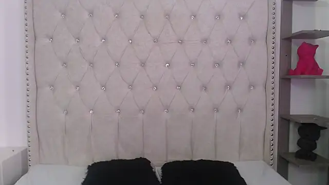 Snapshot of Abril_Squirt chatting on February 25, 8:40 pm Abril Squirt online show from February 25, 8:40 pm