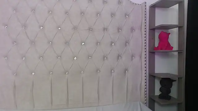 Snapshot of Abril_Squirt chatting on February 26, 9:14 pm Abril Squirt online show from February 26, 9:14 pm