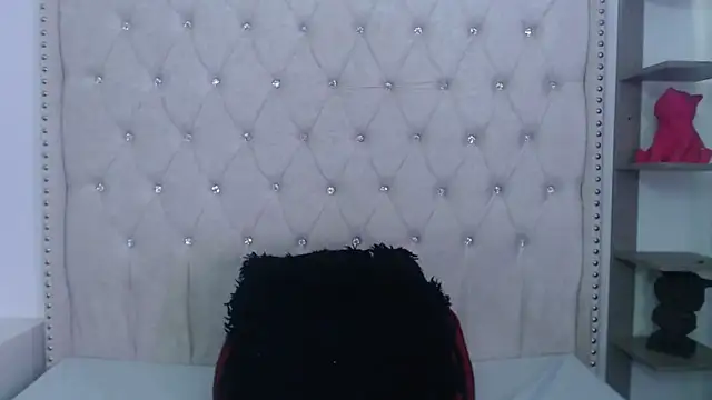 Snapshot of Abril_Squirt chatting on March 2, 9:43 pm Abril Squirt online show from March 2, 9:43 pm