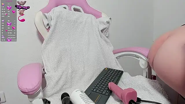 blondeb201 online show from March 16, 8:43 pm