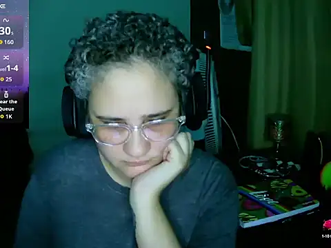Snapshot of lolalicious_758 chatting on October 5, 4:22 am lolalicious 758 online show from October 5, 4:22 am