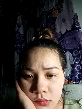 Snapshot of Ngoc-Trinh chatting on December 4, 3:10 pm Ngoc-Trinh online show from December 4, 3:10 pm