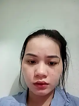 Snapshot of Ngoc-Trinh chatting on December 8, 2:09 pm Ngoc-Trinh online show from December 8, 2:09 pm