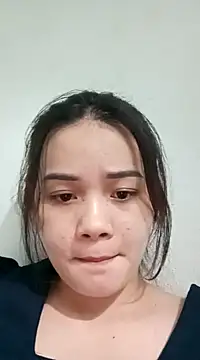 Snapshot of Ngoc-Trinh chatting on December 11, 1:28 pm Ngoc-Trinh online show from December 11, 1:28 pm